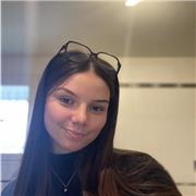 Étudiante en journalisme donne des cours d’anglais